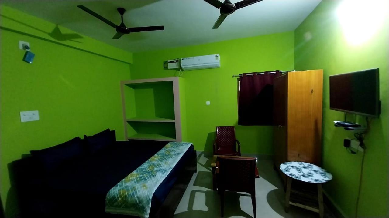 Hotel Khushi Guest House บูบันเนสชวาร์ ภายนอก รูปภาพ